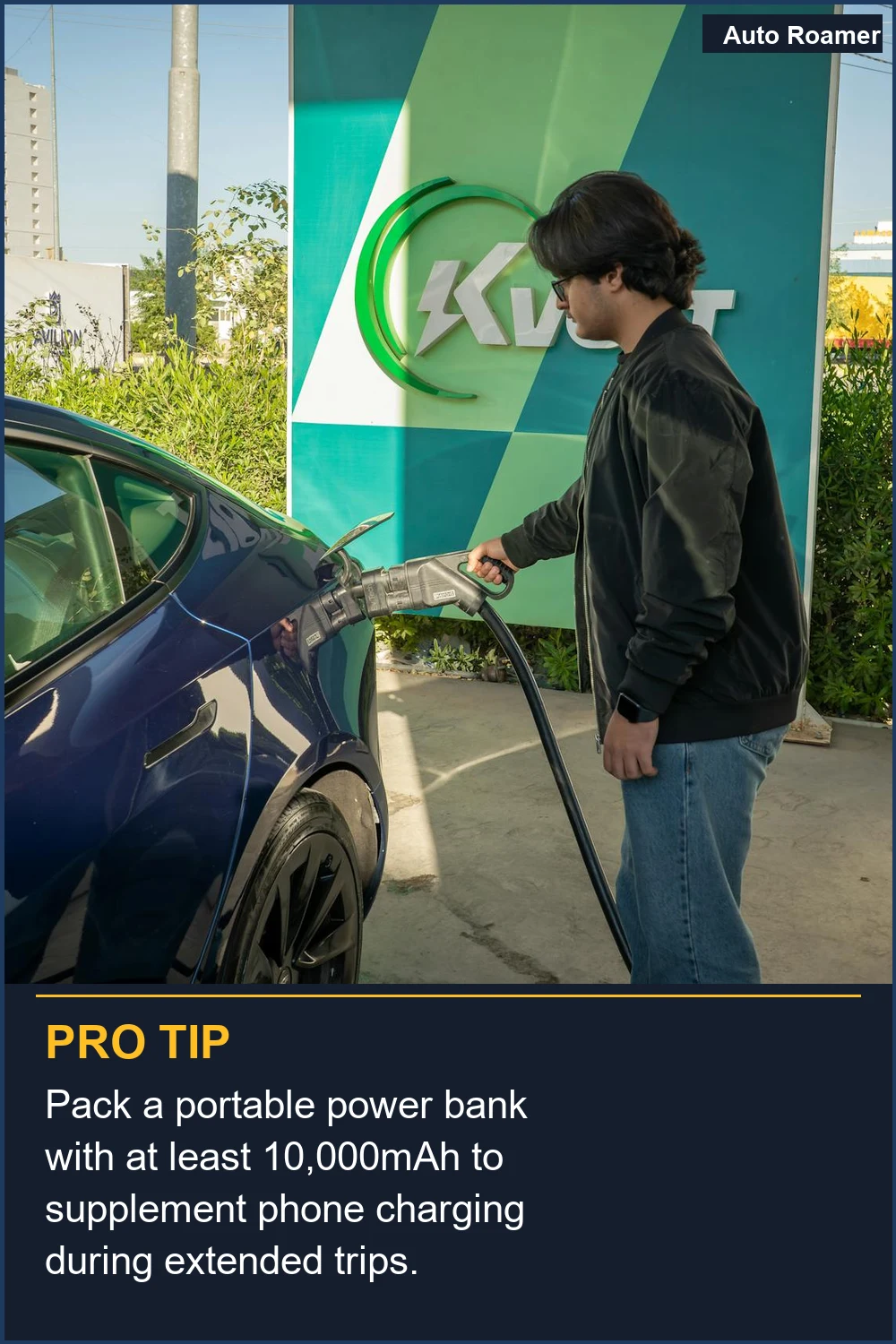 Lleva un banco de energía portátil con al menos 10.000 mAh para complementar la carga del teléfono durante viajes largos.