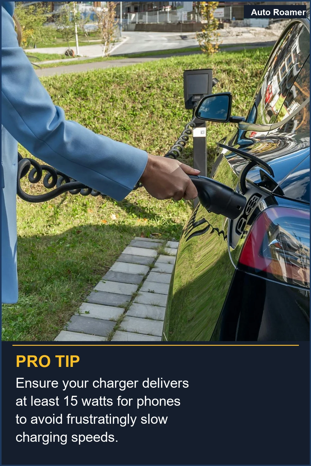Asegúrate de que tu cargador ofrezca al menos 15 vatios para teléfonos para evitar velocidades de carga frustrantemente lentas.