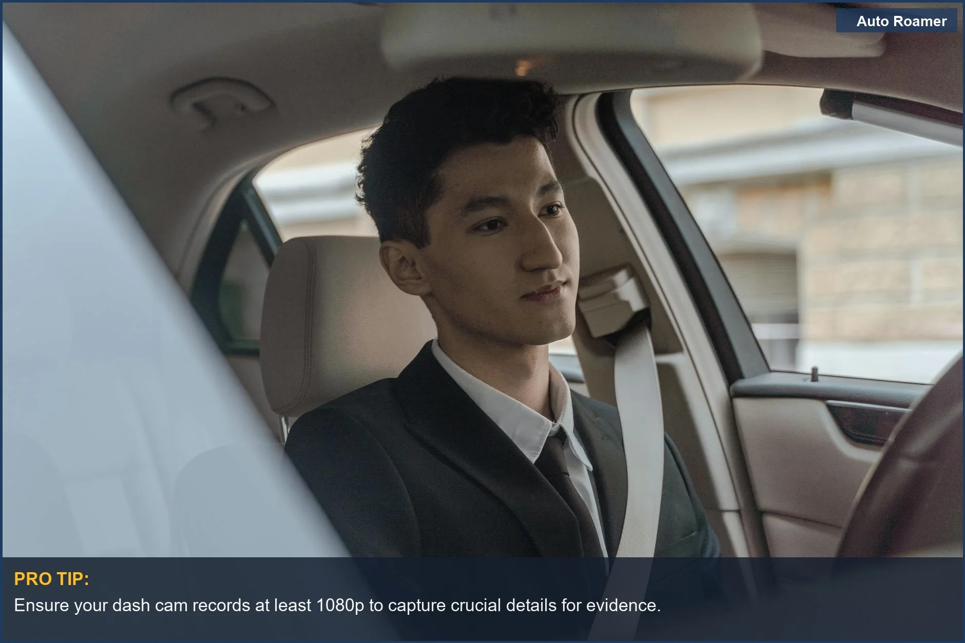 Conductor profesional de camiones concentrado en la carretera, destacando la importancia de las características fiables de las cámaras de salpicadero para vehículos comerciales.