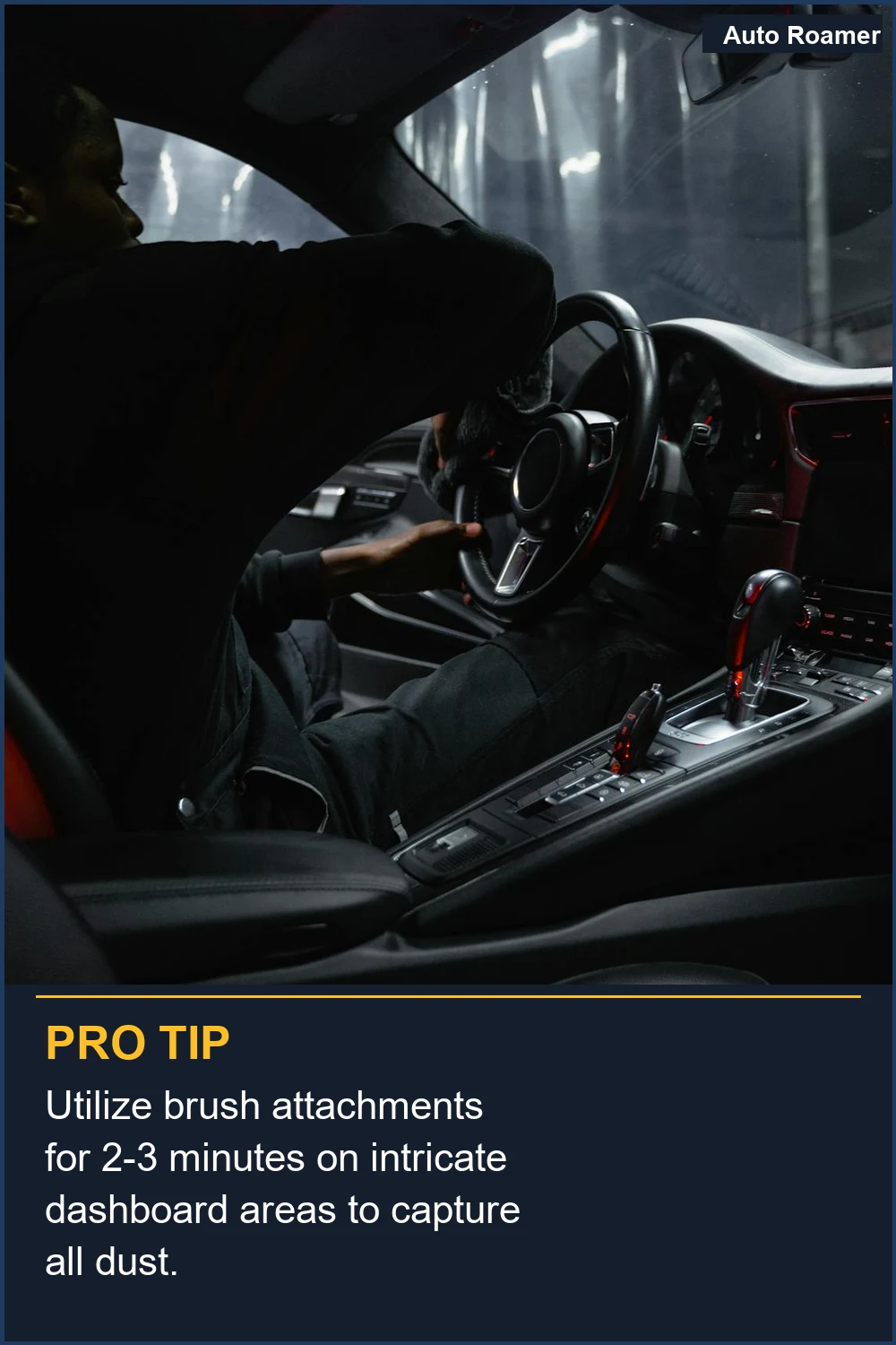 Utiliza los accesorios de cepillo durante 2-3 minutos en áreas intrincadas del salpicadero para capturar todo el polvo.