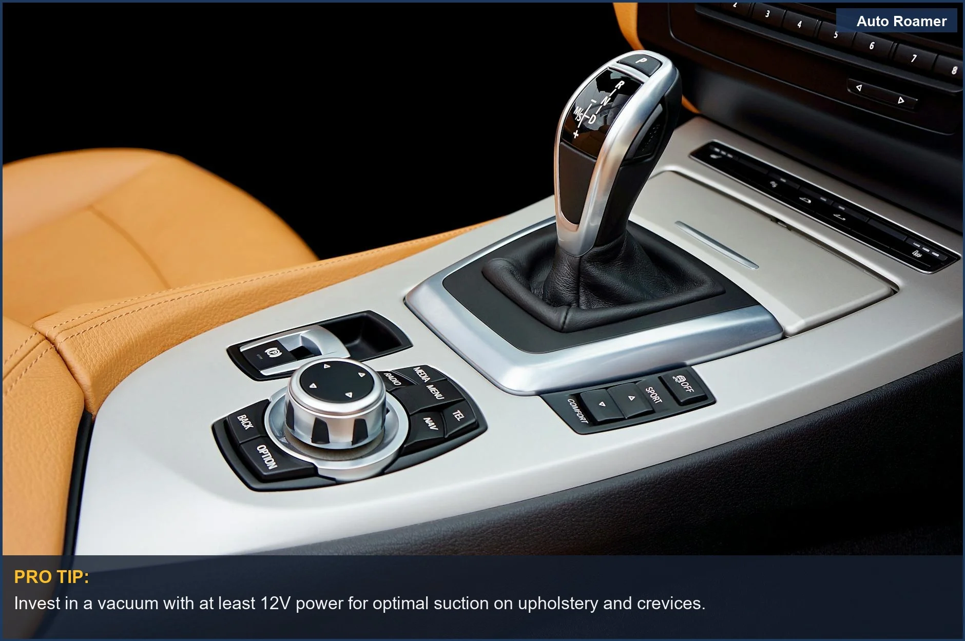 Primer plano de la moderna palanca de cambios y el panel de control de un coche de lujo, destacando las características interiores.