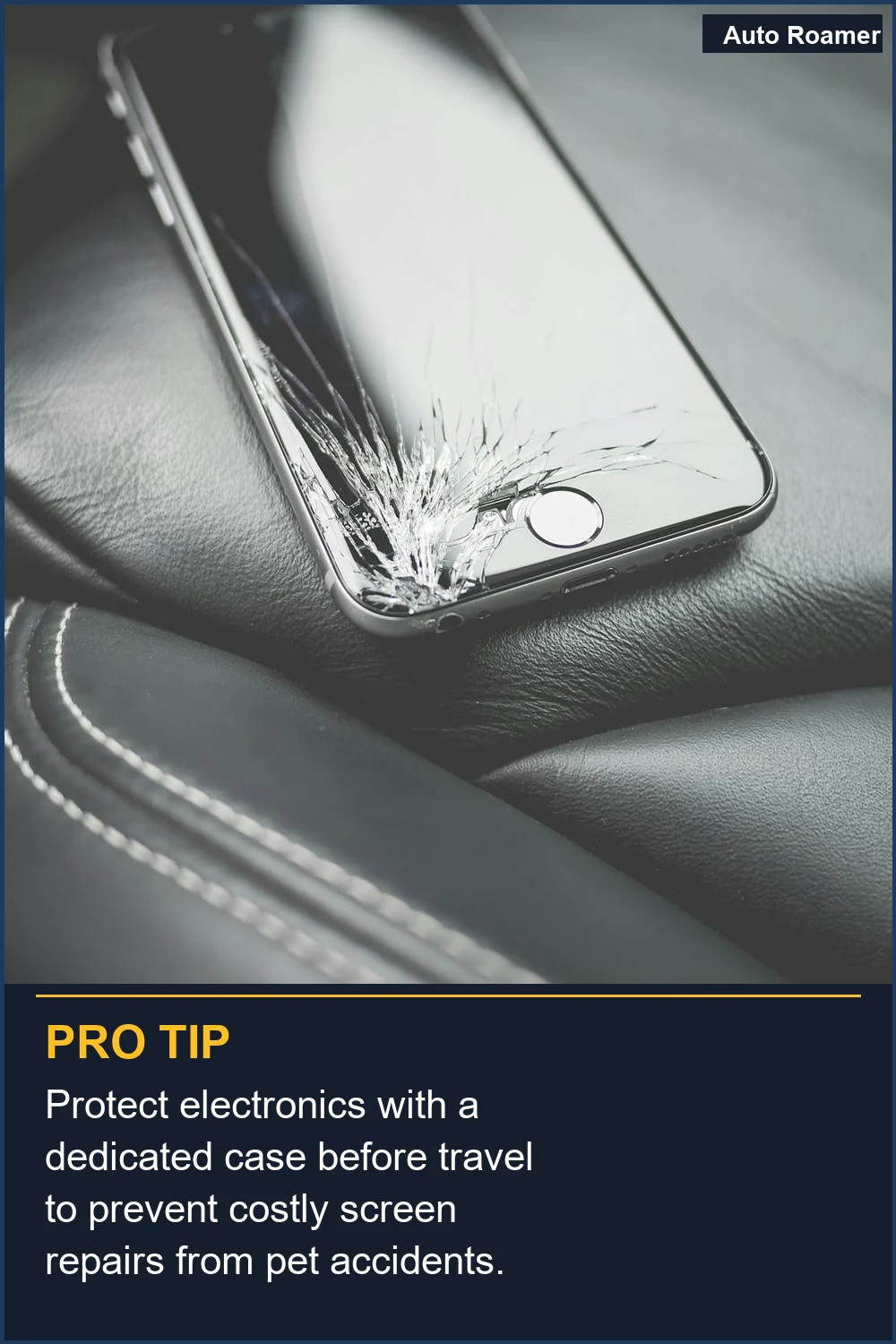 Protege los dispositivos electrónicos con una funda dedicada antes de viajar para evitar costosas reparaciones de pantalla por accidentes de mascotas.