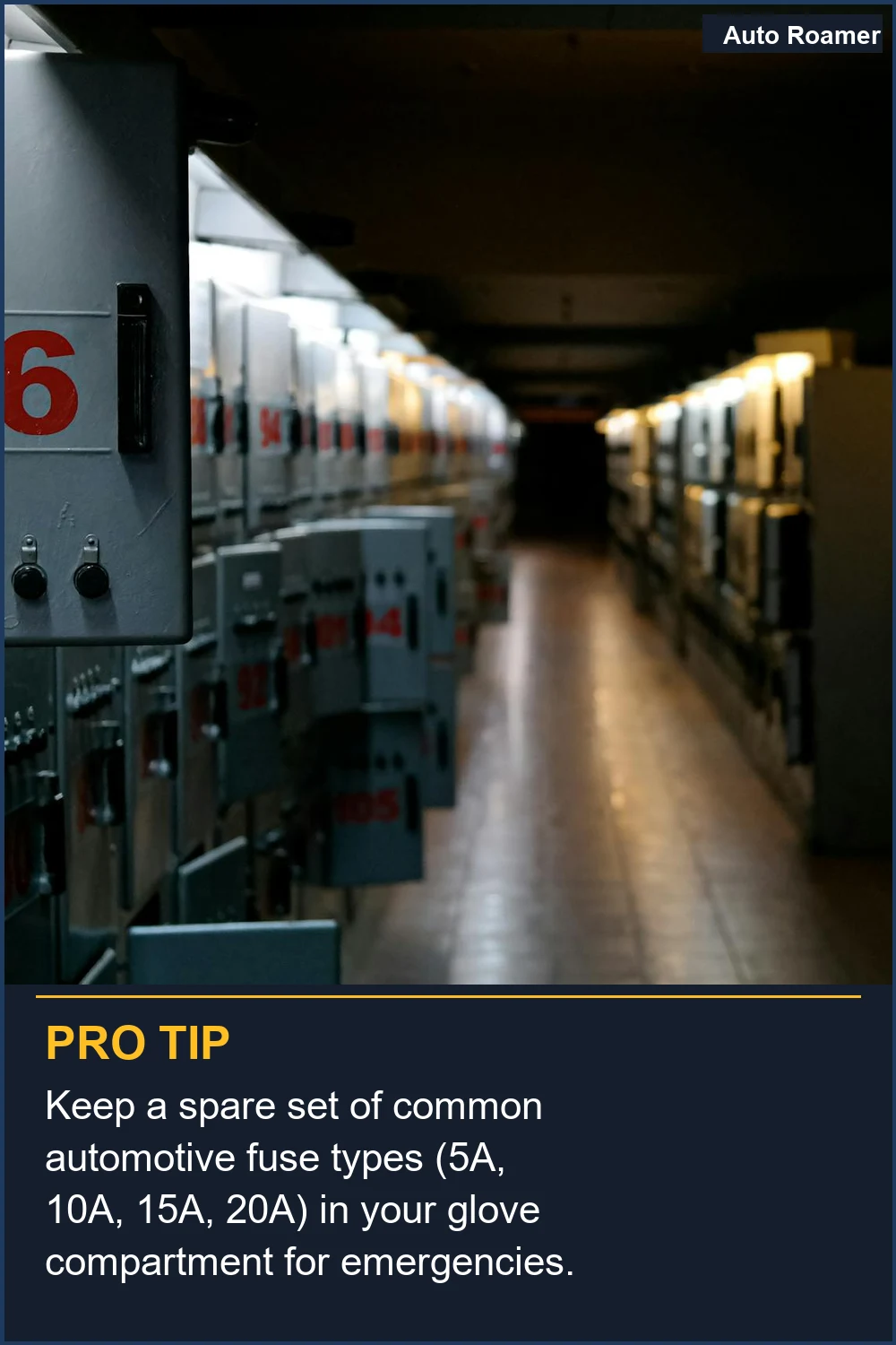 Ten un juego de repuesto de tipos de fusibles automotrices comunes (5A, 10A, 15A, 20A) en la guantera para emergencias.