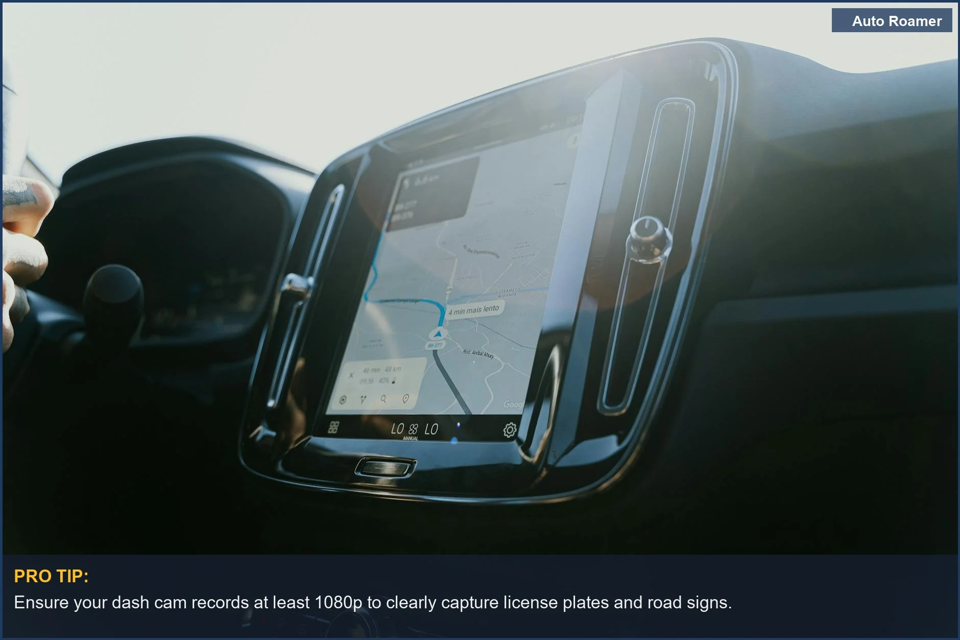 Moderna dash cam para furgoneta camper VW con resolución clara de 1080p para capturar detalles de la carretera.