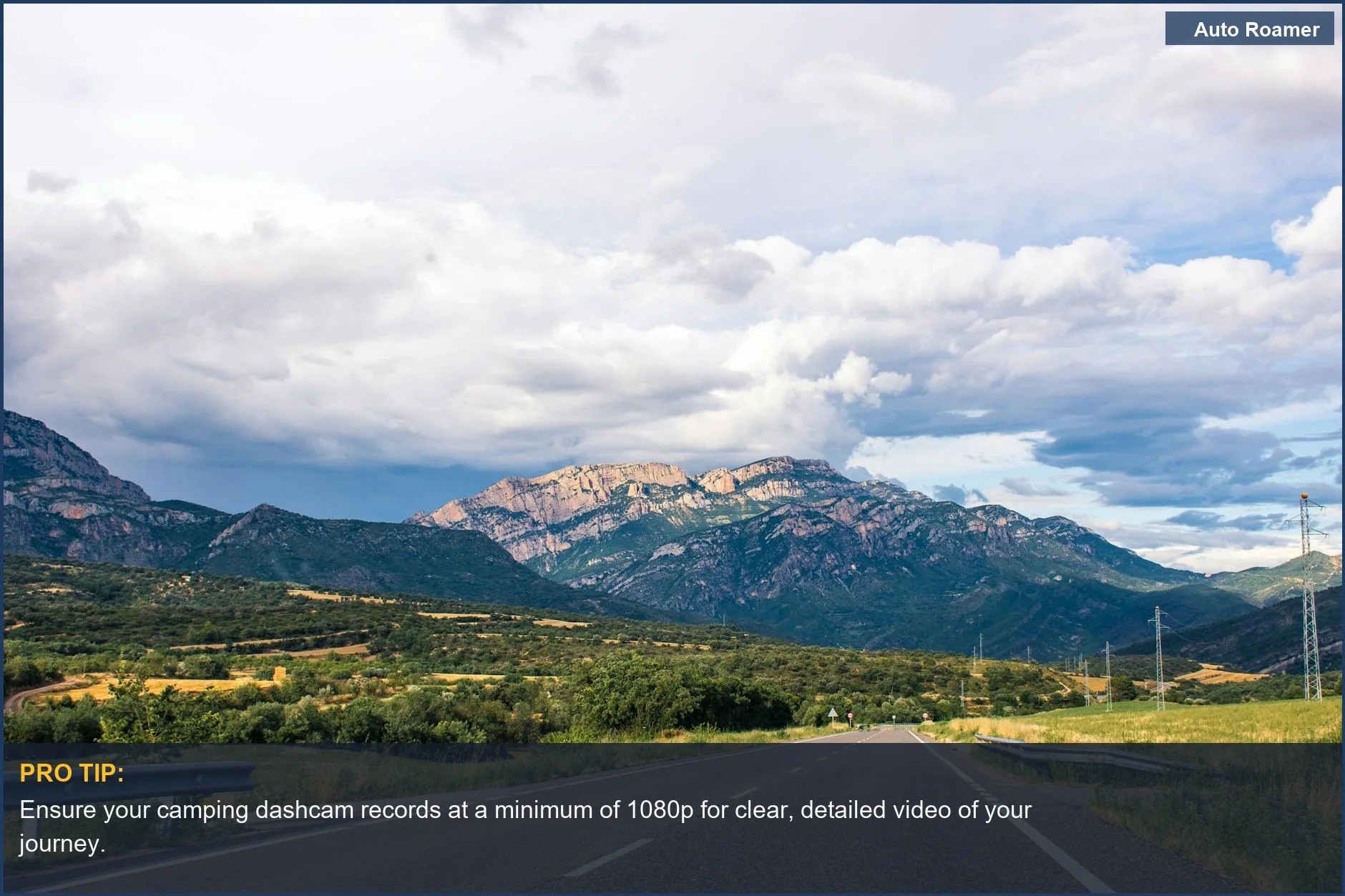 Carretera escénica a través de la campiña española con montañas, ideal para capturar metraje de alta resolución con cámara de salpicadero en escapadas de camping.