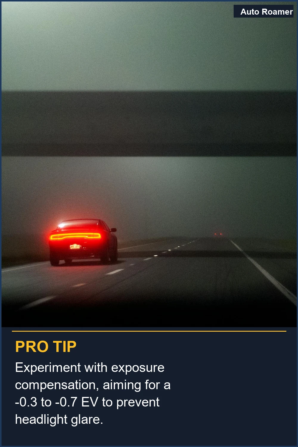 Experimenta con la compensación de exposición, apuntando a un EV de -0.3 a -0.7 para evitar el deslumbramiento de los faros.