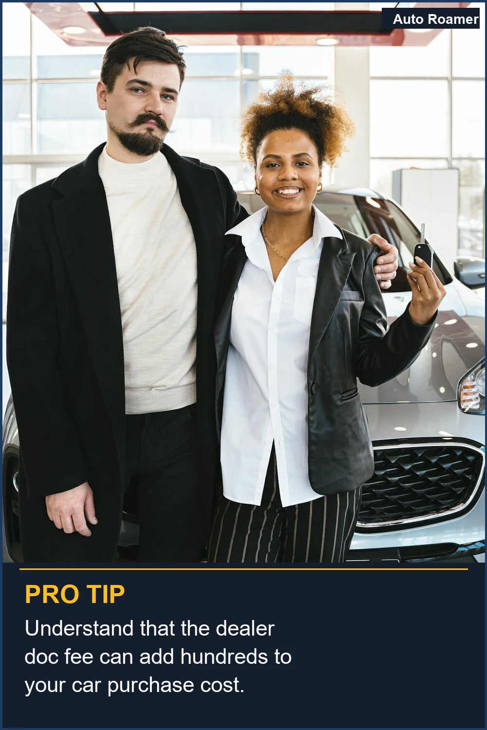 Comprenda que la tarifa de documentación del concesionario puede agregar cientos al costo de compra de su automóvil.