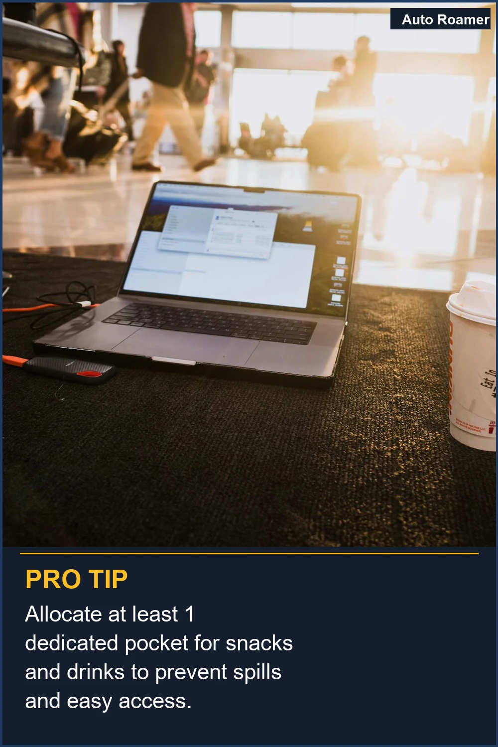 Asigna al menos 1 bolsillo dedicado para bocadillos y bebidas para evitar derrames y facilitar el acceso.