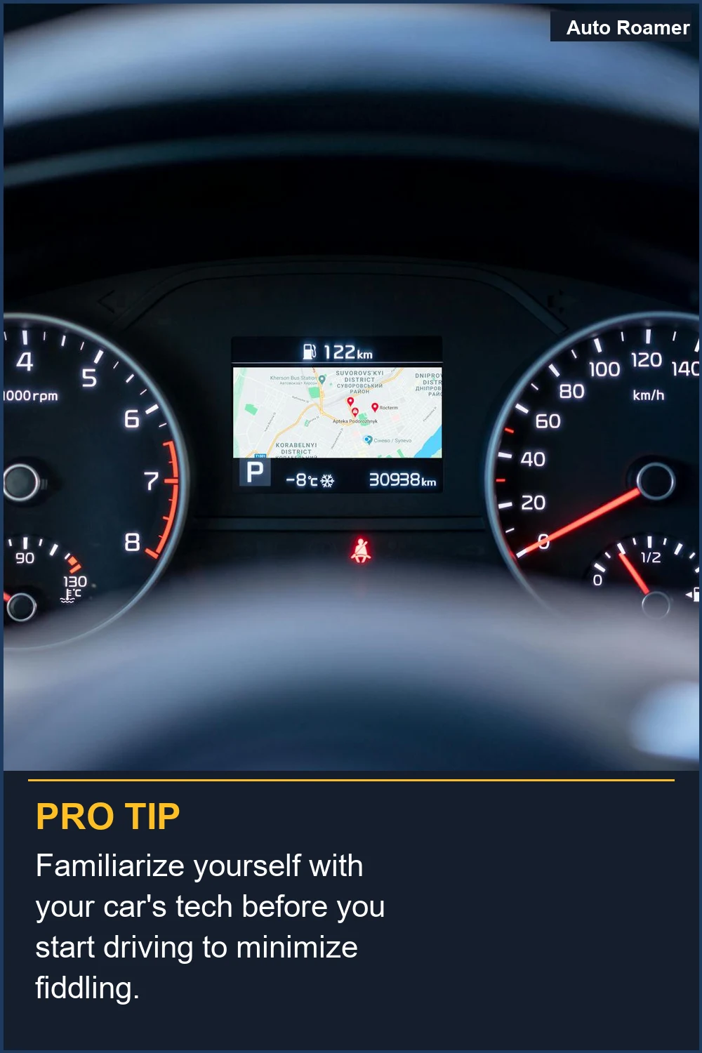 Familiarízate con la tecnología de tu coche antes de empezar a conducir para minimizar la manipulación.