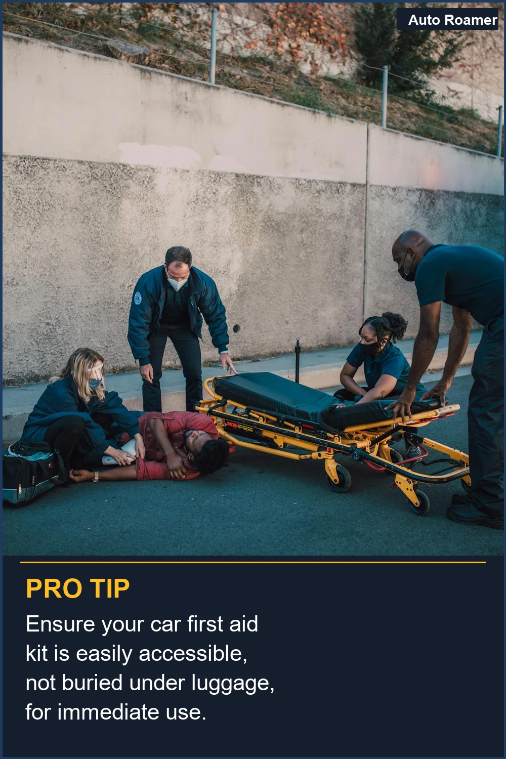 Asegúrate de que tu botiquín de primeros auxilios para coche sea de fácil acceso, no enterrado bajo el equipaje, para uso inmediato.