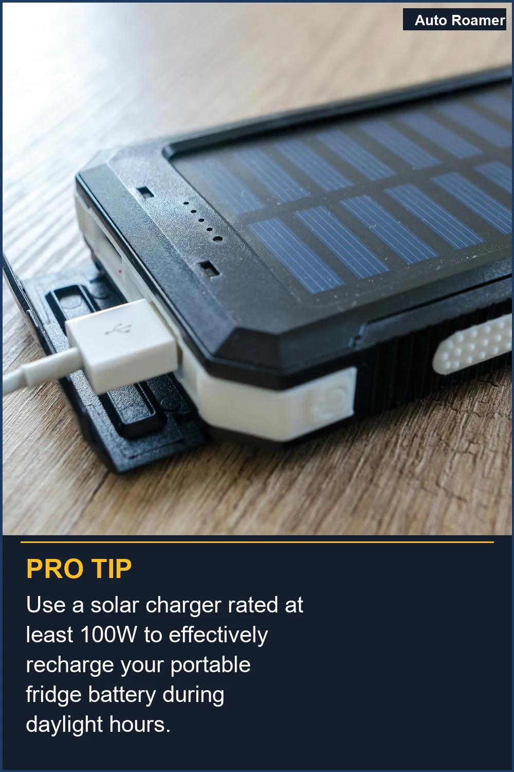 Utiliza un cargador solar con una potencia de al menos 100W para recargar eficazmente la batería de tu nevera portátil durante las horas de luz diurna.