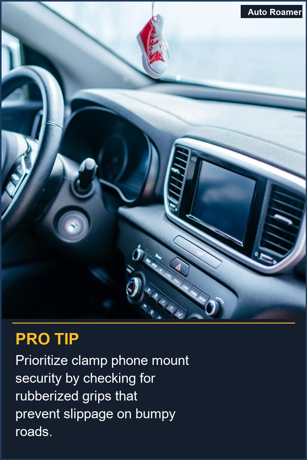 Prioriza la seguridad del soporte de pinza para móvil comprobando las empuñaduras de goma que evitan el deslizamiento en carreteras con baches.