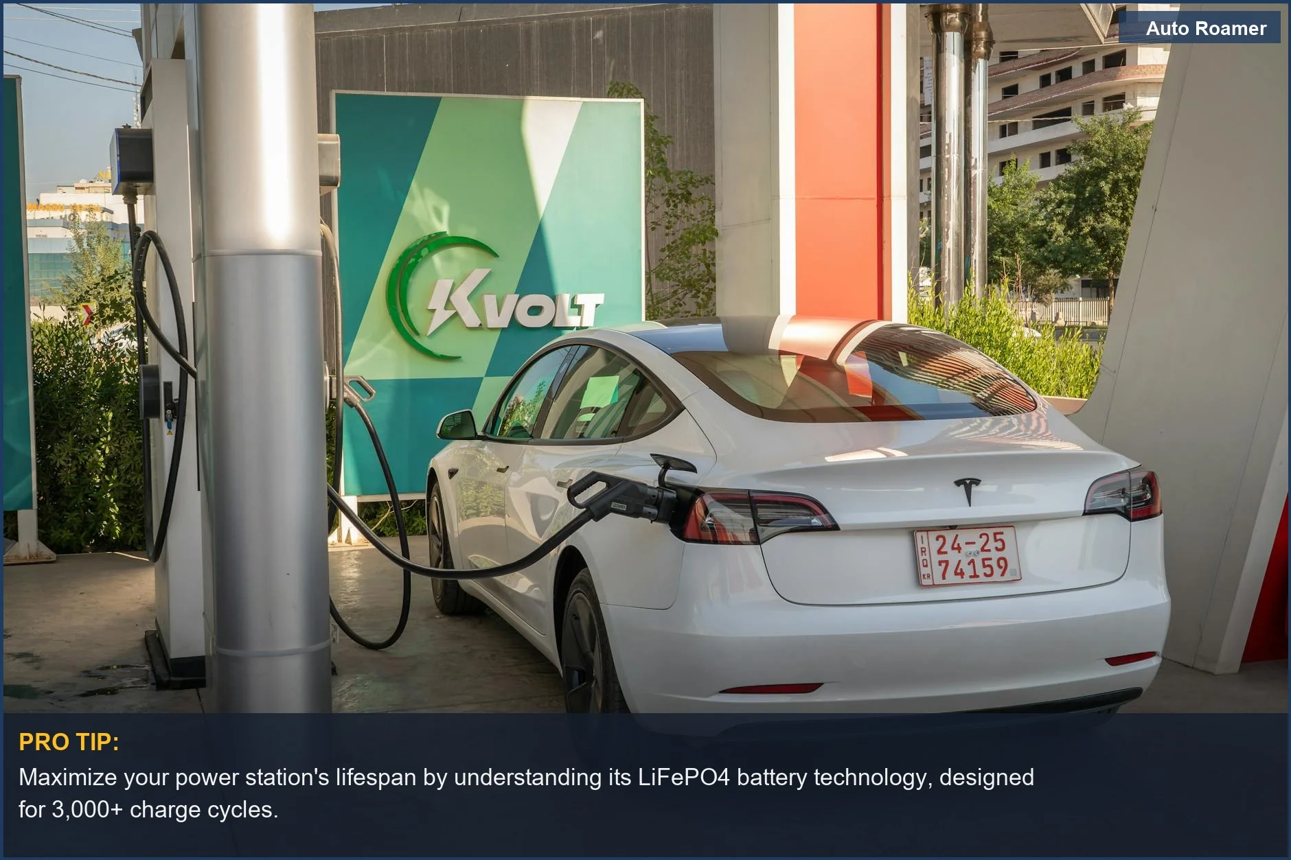 Duración de la estación de energía portátil entendida con una estación de carga blanca para vehículos eléctricos y marca Kvolt.