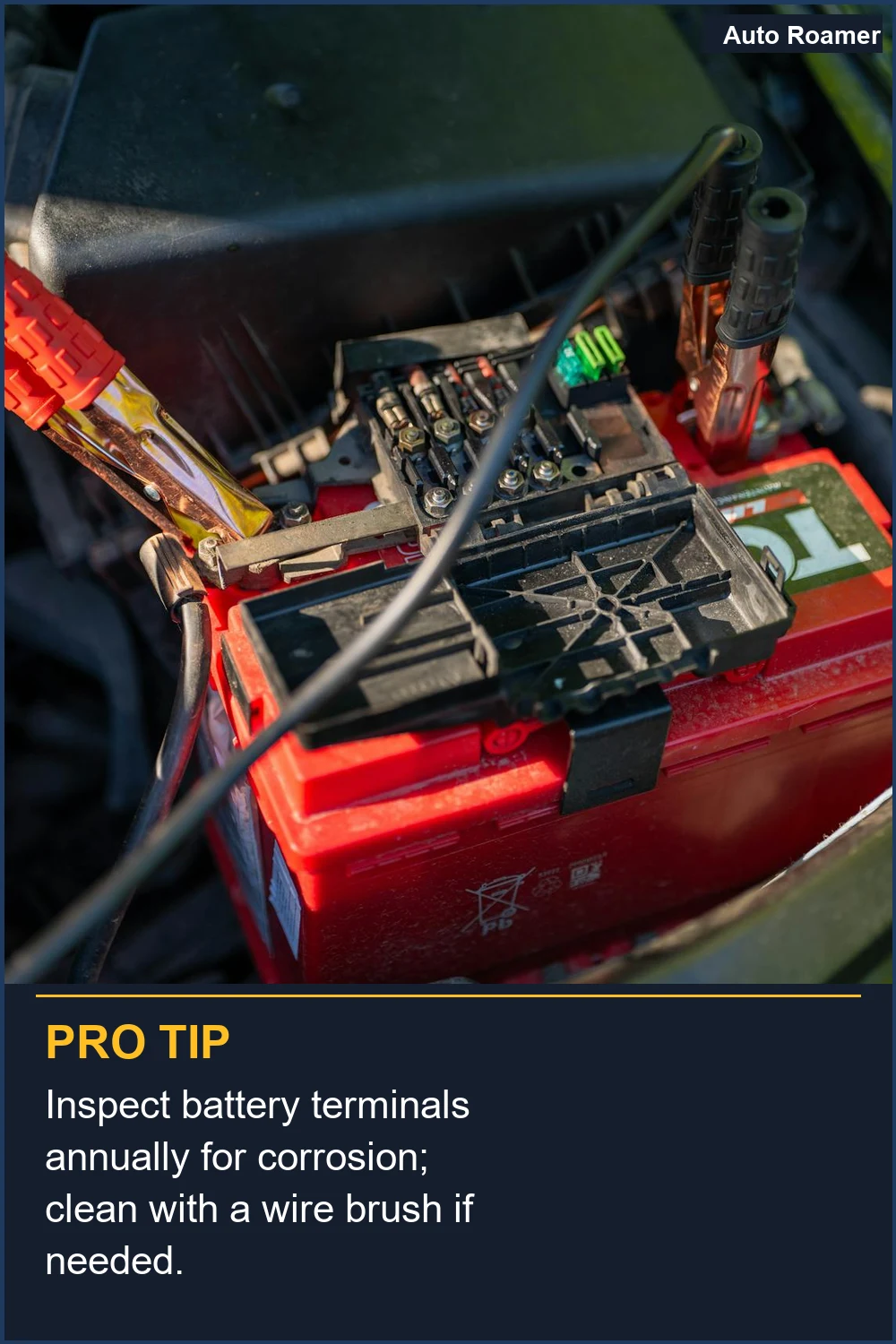 Inspecciona los terminales de la batería anualmente en busca de corrosión; límpialos con un cepillo de alambre si es necesario.