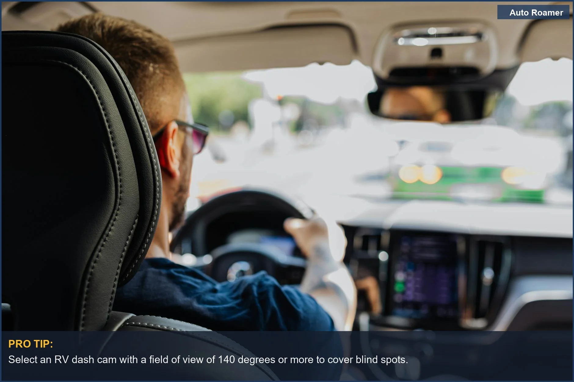 Perspectiva del conductor desde el interior de una autocaravana, destacando el amplio campo de visión para la tecnología de cámara de motorhome.