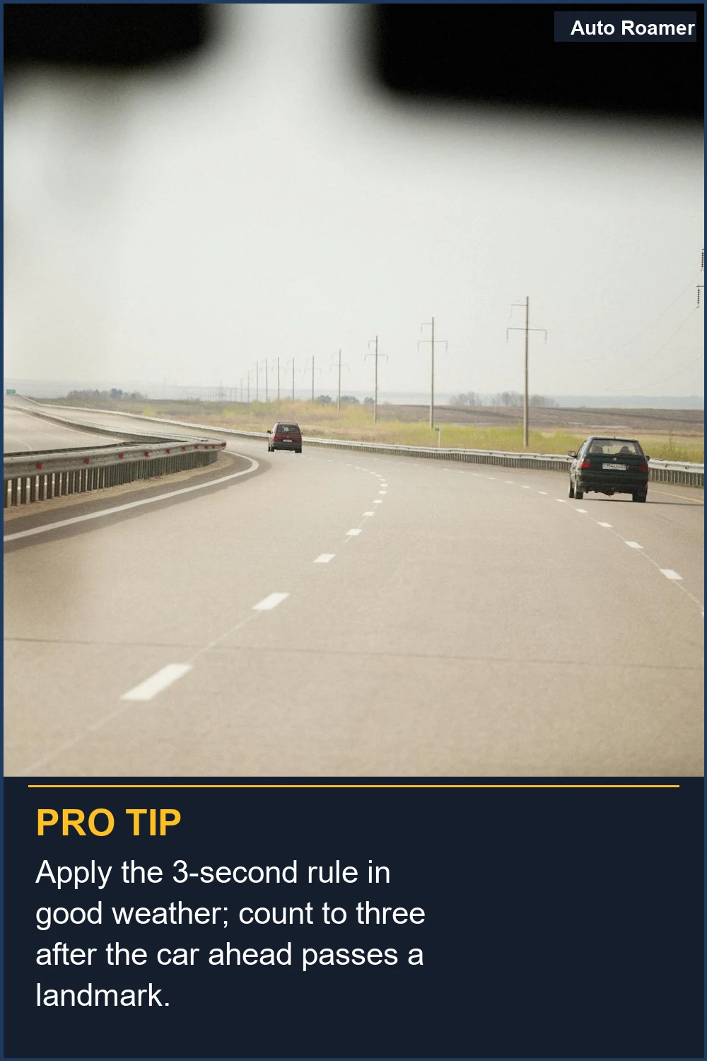 Aplica la regla de los 3 segundos en buen tiempo; cuenta hasta tres después de que el coche de delante pase un punto de referencia.