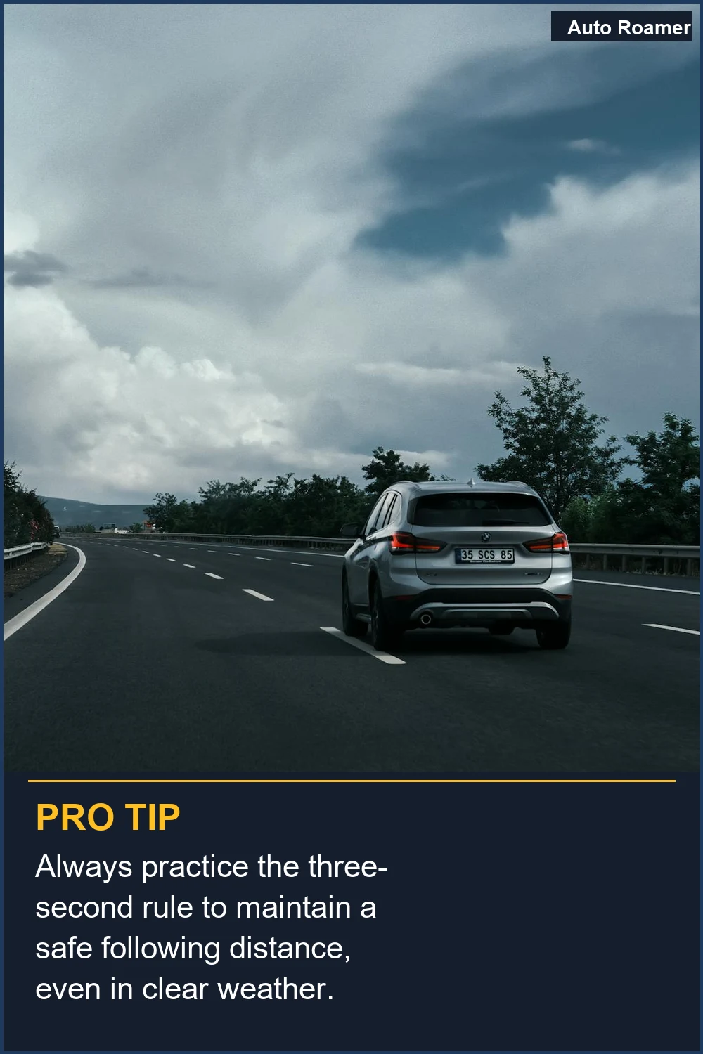 Practica siempre la regla de los tres segundos para mantener una distancia de seguridad del coche, incluso con buen tiempo.