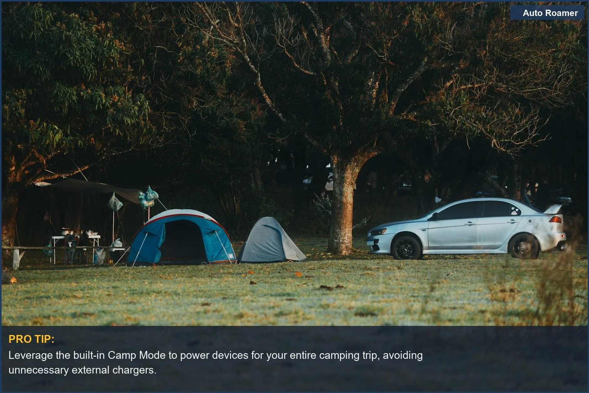 Sereno camping en el bosque con tiendas y un Tesla Model Y, enfatizando las capacidades de carga del Tesla Model Y.