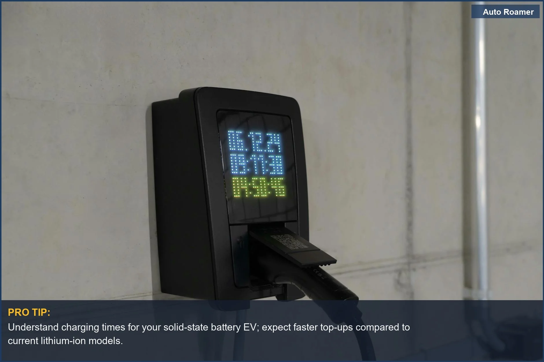 Estación de carga de coches eléctricos con pantalla digital clara, destacando el progreso de carga del vehículo eléctrico con batería de estado sólido.