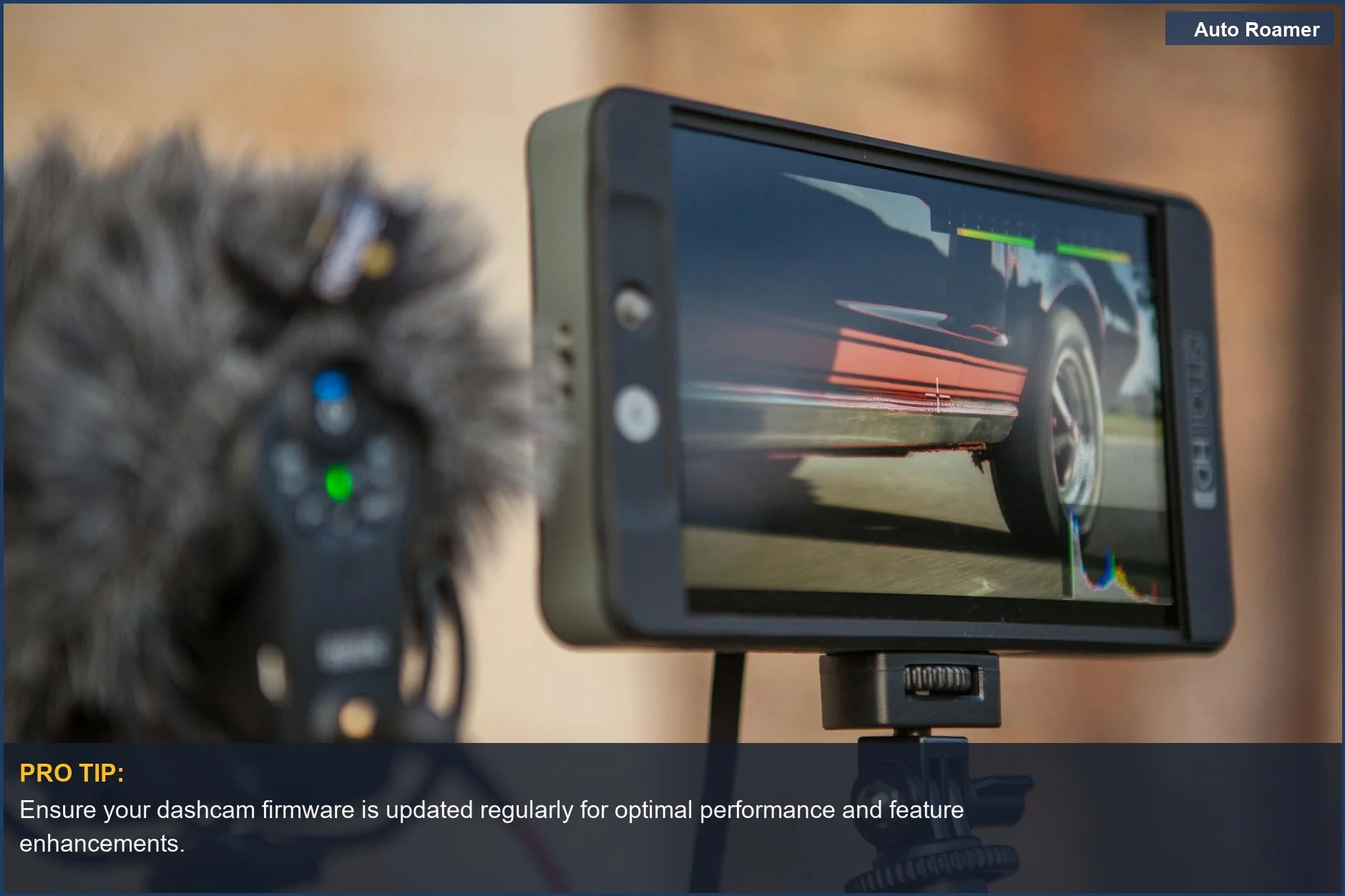 Primer plano de una dashcam grabando un coche desde el interior, demostrando los tipos de memoria flash NAND TLC vs MLC vs SLC para dashcams.