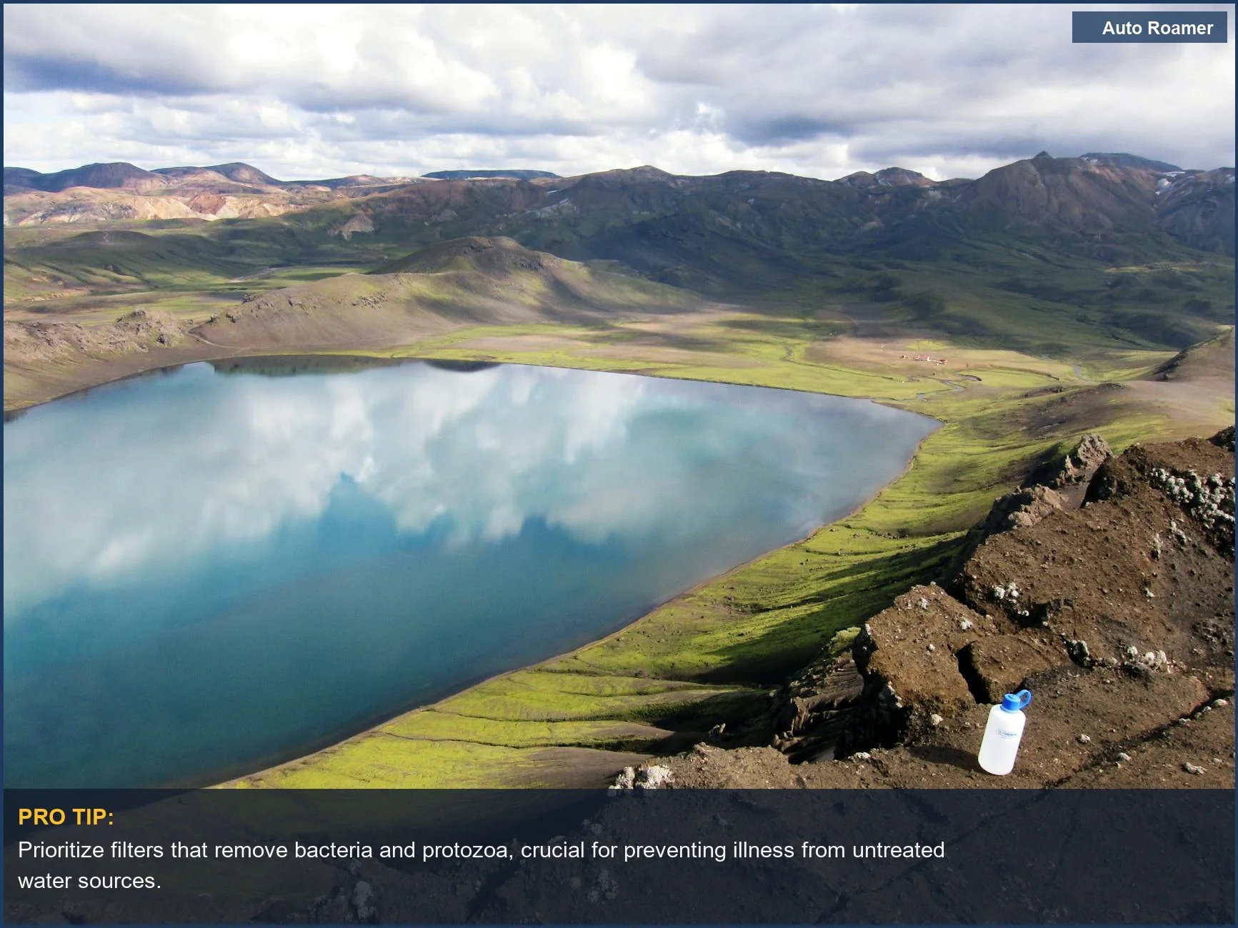 Un hermoso lago de montaña refleja un cielo claro, representando fuentes de agua prístinas para la tecnología de filtros de agua de acampada.