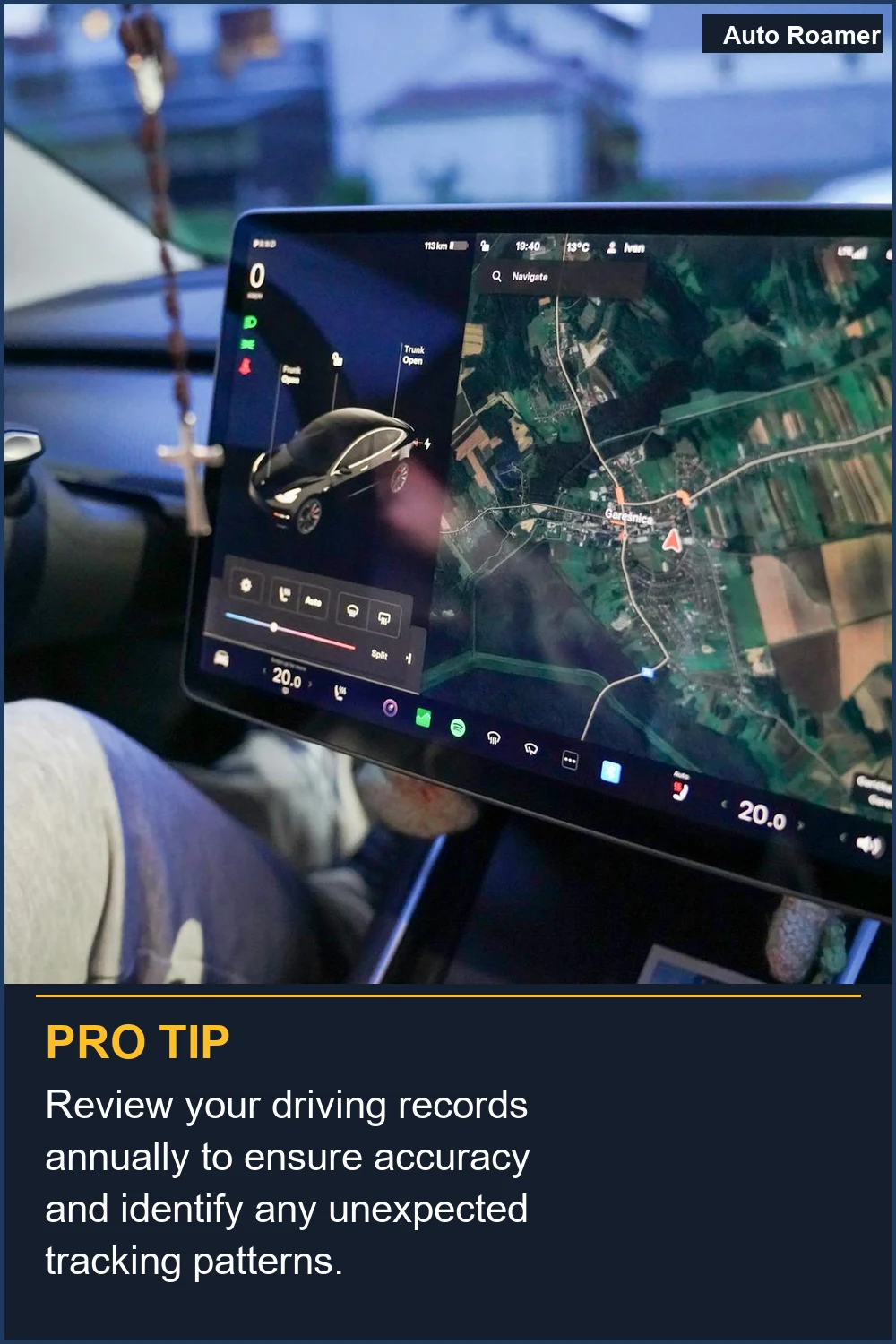 Revisa tus registros de conducción anualmente para garantizar la precisión e identificar patrones de seguimiento inesperados.