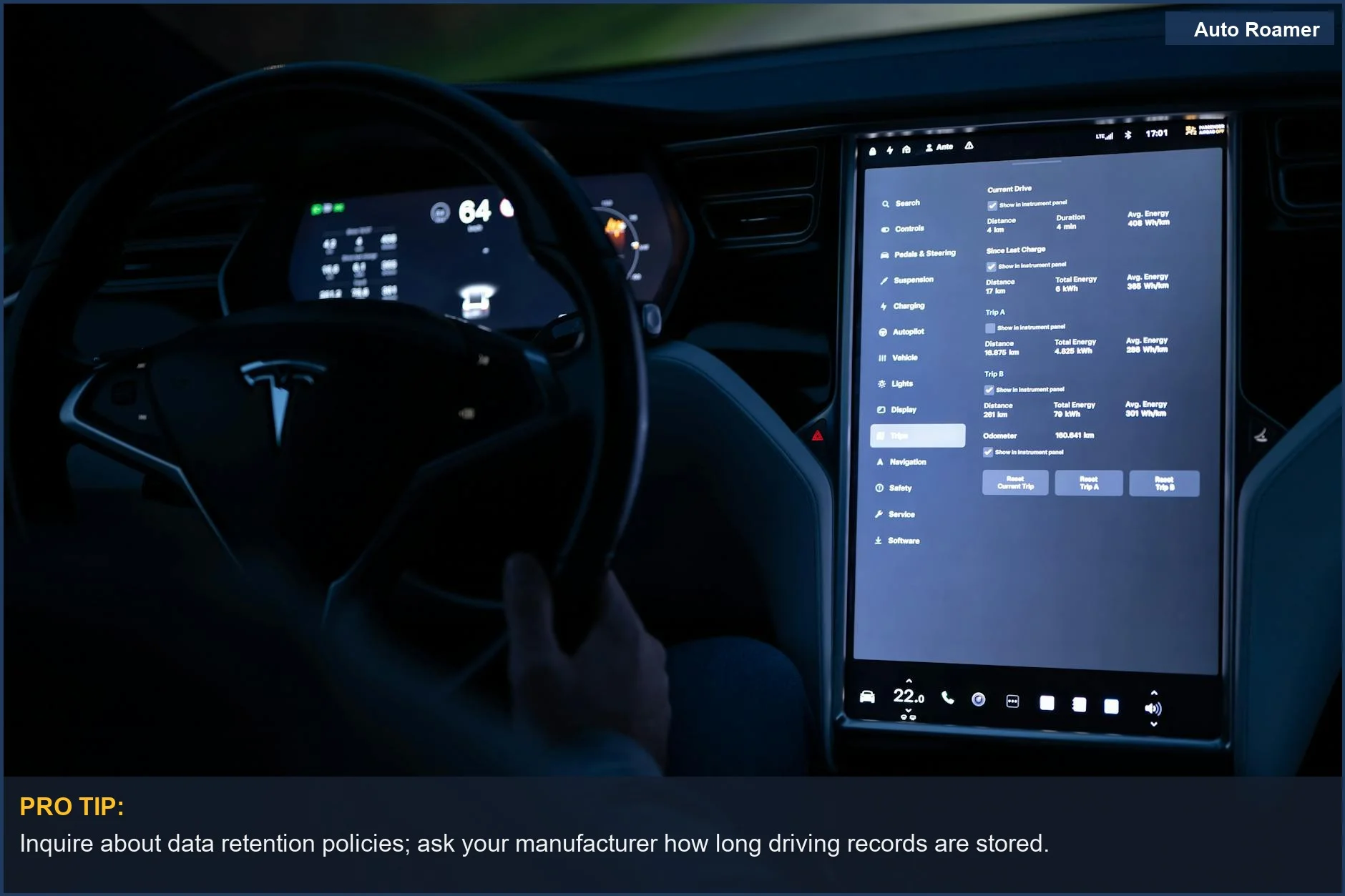 Interior de un coche eléctrico con pantalla táctil avanzada y volante, mostrando registros de conducción.